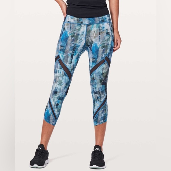 lululemon athletica Pants - Lululemon On Pace Crop *21” in Sun Dazed Multi Blue Leggings